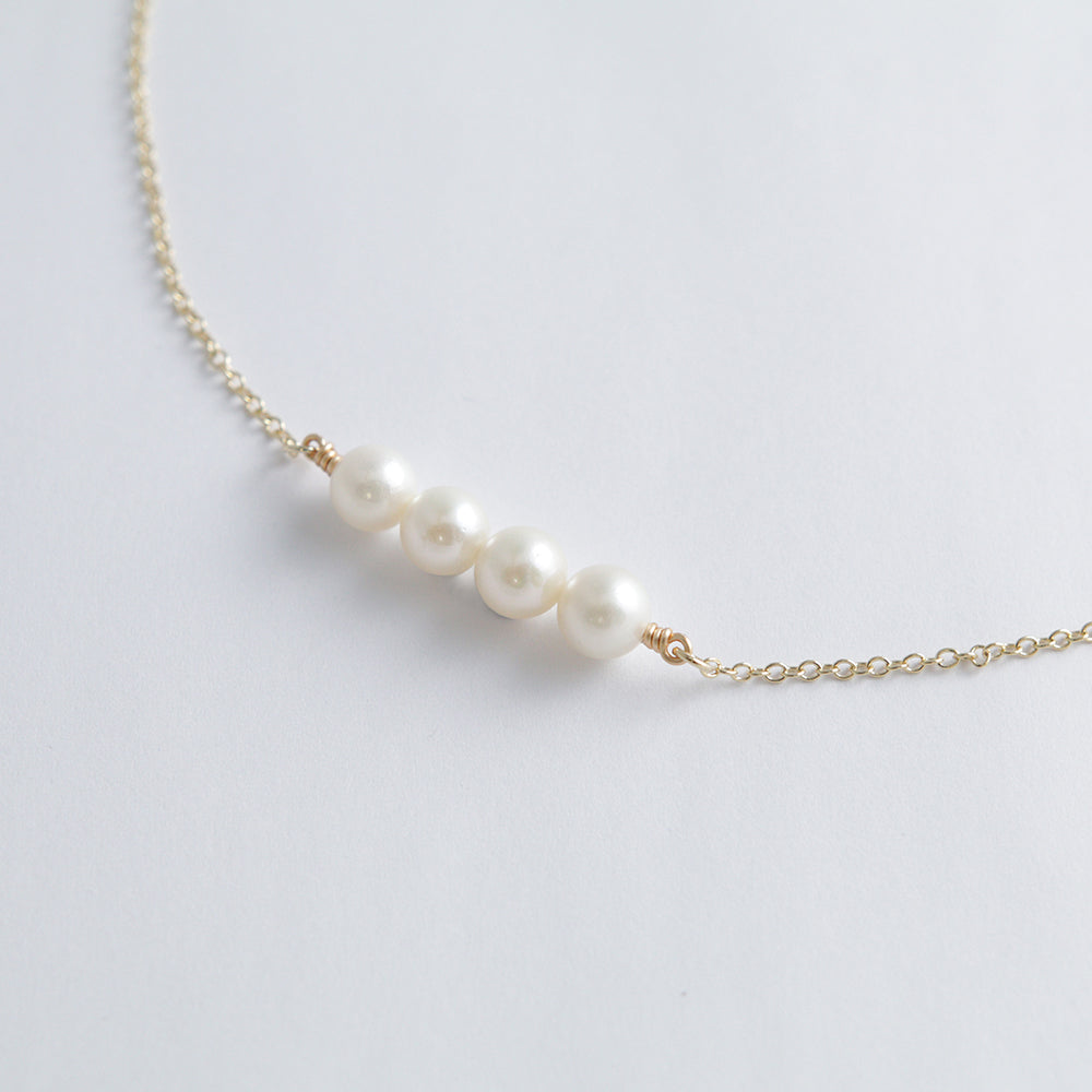 Four-grain choker Bl/W