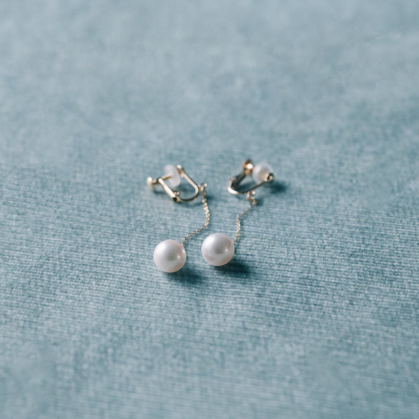 Single earrings LBl/W