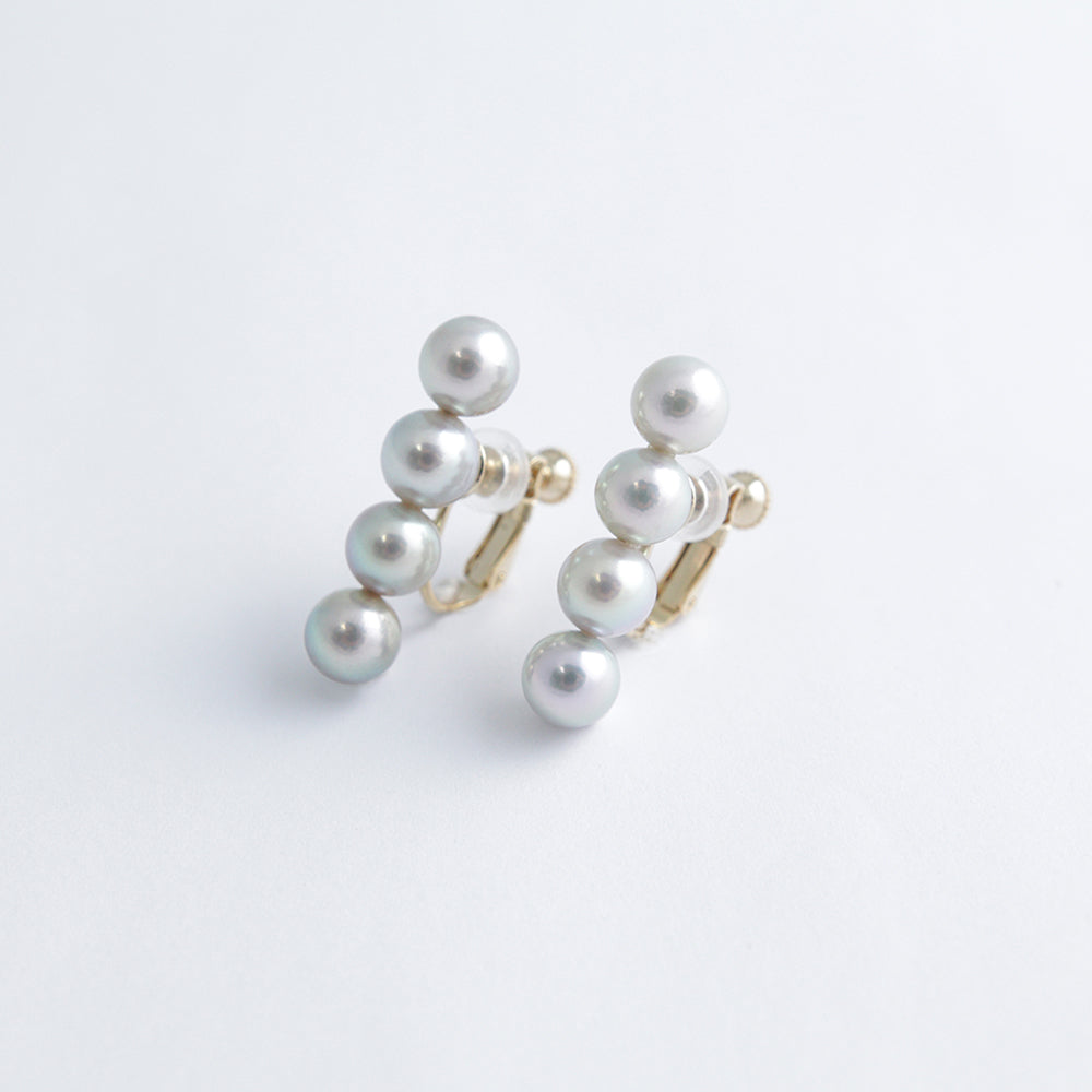 Four earrings Bl/W