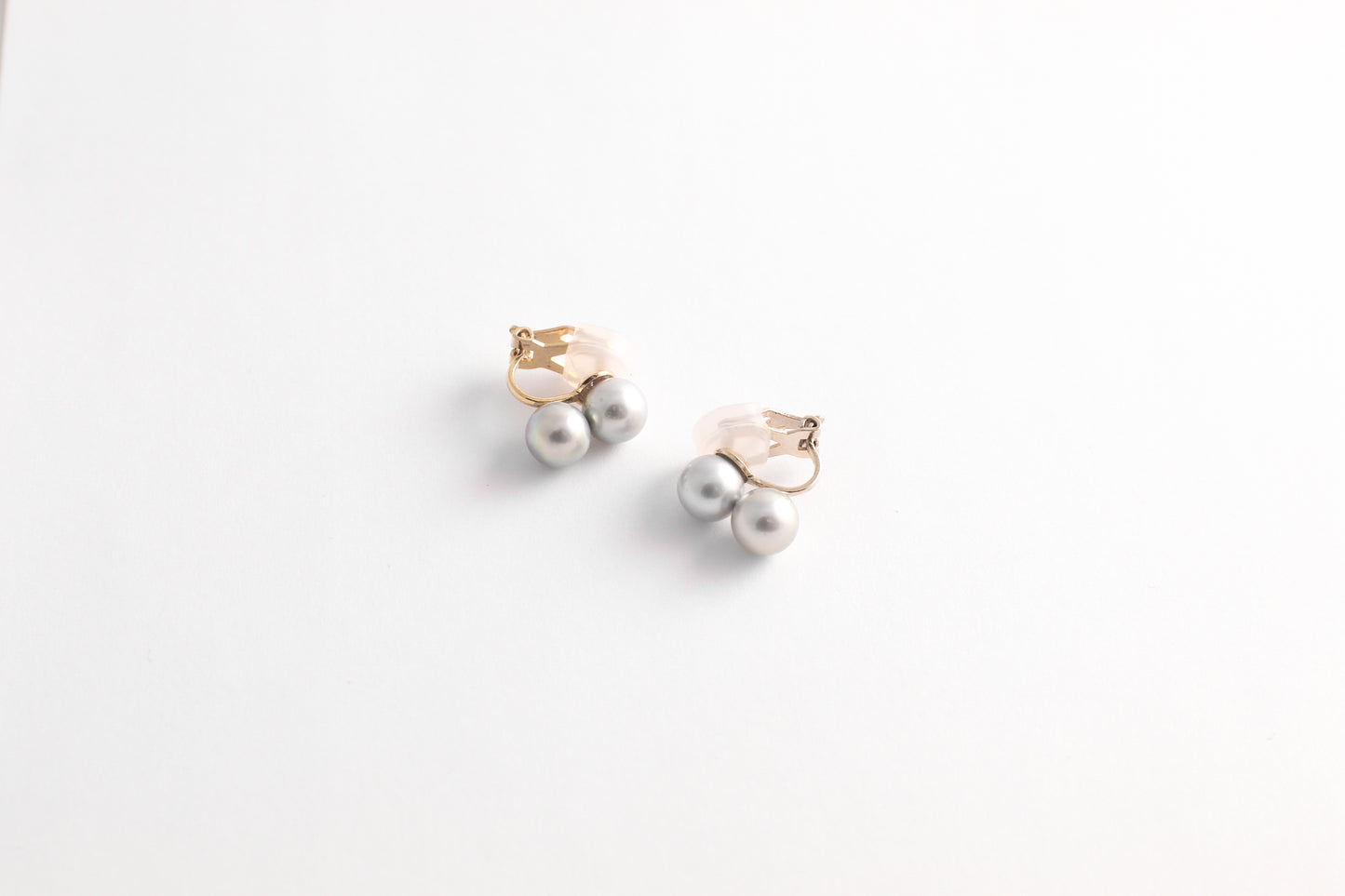 Two earrings LBl/DBl