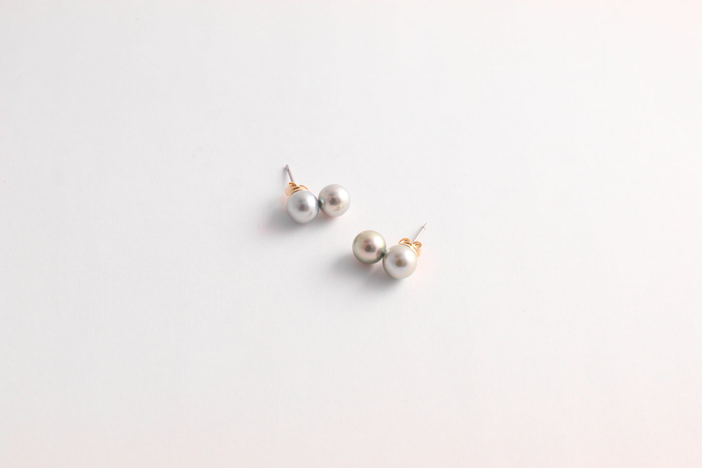 Two earrings LBl/DBl